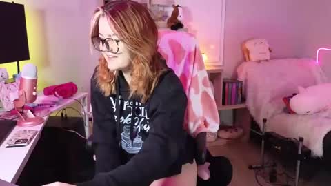 Snapshot of quervoqueen1 chatting on January 17, 2025, 2:39 am Bri online show from January 17, 2025, 2:39 am