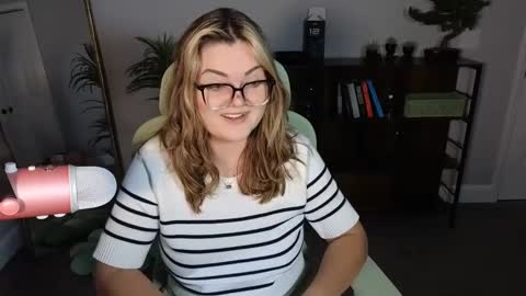 Snapshot of quervoqueen1 chatting on October 10, 2025, 1:48 am Bri online show from October 10, 2025, 1:48 am