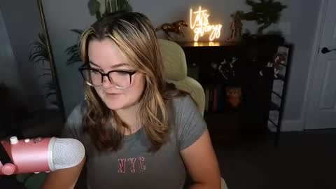 Snapshot of quervoqueen1 chatting on October 15, 2025, 2:33 am Bri online show from October 15, 2025, 2:33 am