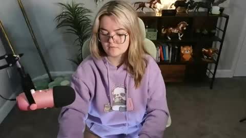 Snapshot of quervoqueen1 chatting on November 15, 2025, 3:04 am Bri online show from November 15, 2025, 3:04 am