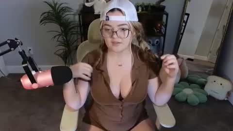 Snapshot of quervoqueen1 chatting on November 30, 2025, 2:37 am Bri online show from November 30, 2025, 2:37 am