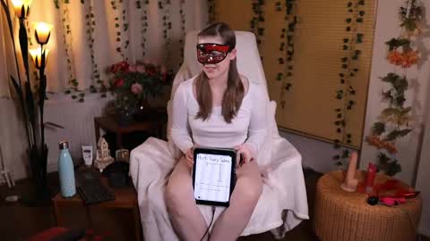 Snapshot of quinnrmonroe chatting on February 26, 2025, 8:11 pm QuinnMonroe online show from February 26, 2025, 8:11 pm