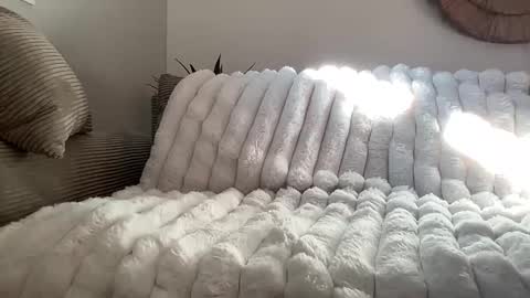 Quinnyelena online show from November 27, 2025, 11:01 am