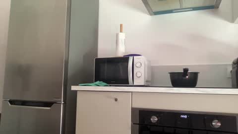 Quinnyelena online show from June 20, 2026, 9:45 am