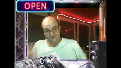 Snapshot of r_2d2_ chatting on January 23, 2025, 10:22 pm dj mike online show from January 23, 2025, 10:22 pm