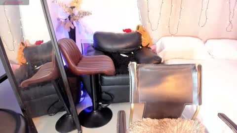 Snapshot of rachaeldeckard chatting on December 15, 2025, 2:05 am natalia - online show from December 15, 2025, 2:05 am