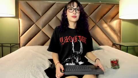Snapshot of rache_roth chatting on June 3, 2026, 12:13 am Rachel online show from June 3, 2026, 12:13 am