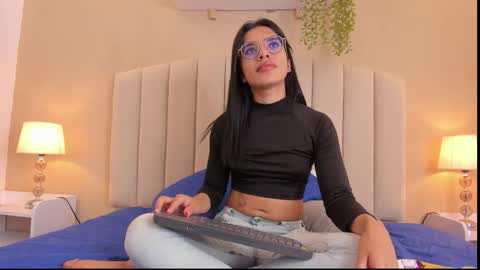 Rachel Donnelly online show from December 17, 2025, 2:17 am