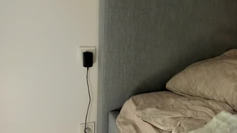 Sherryl online show from November 27, 2025, 8:44 pm