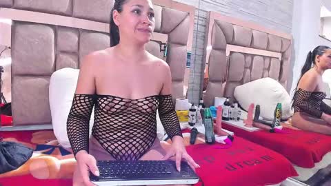 Snapshot of rachel_westt chatting on December 21, 2024, 6:34 pm RACHEL online show from December 21, 2024, 6:34 pm