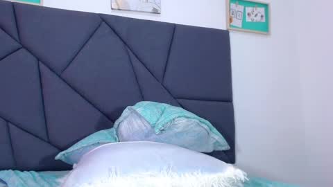 Snapshot of rachelbrown_ chatting on December 27, 2024, 6:20 pm MALIKA Z online show from December 27, 2024, 6:20 pm