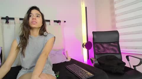 Snapshot of rachell_criss chatting on March 1, 2025, 10:24 am Rachell online show from March 1, 2025, 10:24 am