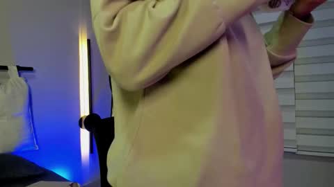 Snapshot of rachell_criss chatting on September 17, 2025, 4:03 am Rachell online show from September 17, 2025, 4:03 am