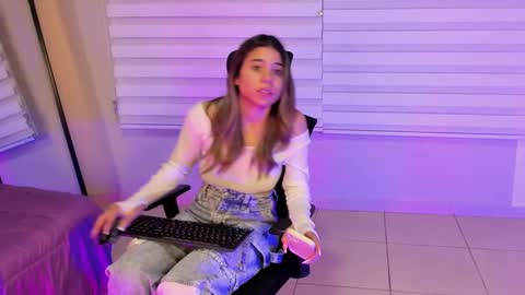 Snapshot of rachell_criss chatting on October 1, 2025, 4:29 am Rachell online show from October 1, 2025, 4:29 am