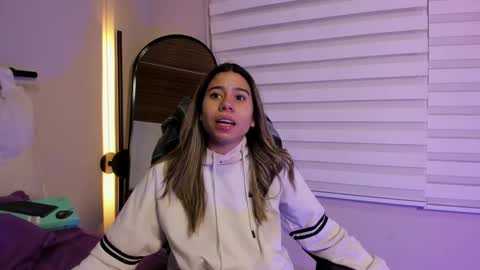 Snapshot of rachell_criss chatting on October 3, 2025, 5:15 am Rachell online show from October 3, 2025, 5:15 am