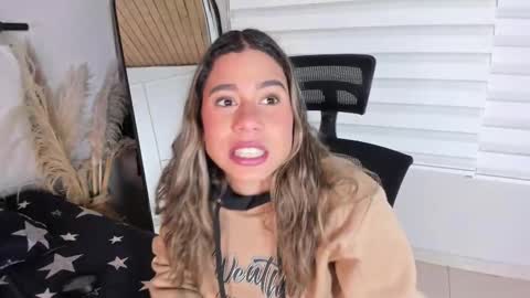 Snapshot of rachell_criss chatting on November 5, 2025, 4:01 am Rachell online show from November 5, 2025, 4:01 am