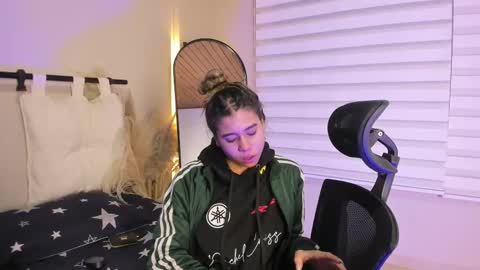 Snapshot of rachell_criss chatting on November 8, 2025, 4:01 am Rachell online show from November 8, 2025, 4:01 am