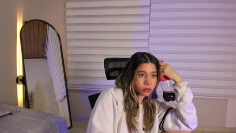 Snapshot of rachell_criss chatting on November 9, 2025, 4:22 am Rachell online show from November 9, 2025, 4:22 am