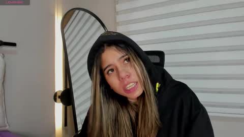 Snapshot of rachell_criss chatting on December 18, 2025, 4:18 am Rachell online show from December 18, 2025, 4:18 am