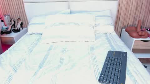 rachell_queenn1 online show from May 3, 2026, 7:58 am