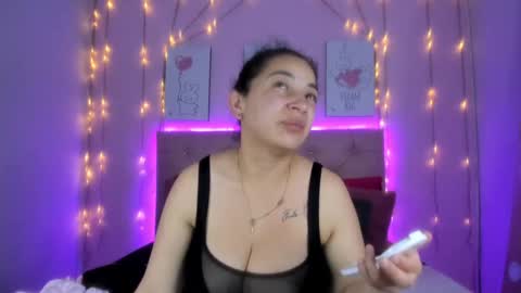 Snapshot of radiant_sapphire chatting on February 4, 2025, 2:28 am radiant_sapphire online show from February 4, 2025, 2:28 am