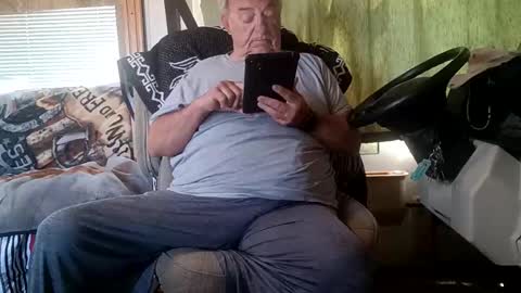 Snapshot of radiomantim chatting on April 22, 2026, 4:41 pm Radioman for fun online show from April 22, 2026, 4:41 pm
