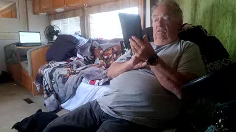 Snapshot of radiomantim chatting on April 28, 2026, 2:55 pm Radioman for fun online show from April 28, 2026, 2:55 pm