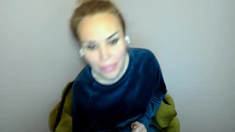 Snapshot of radmila_star chatting on October 16, 2025, 2:40 pm Radmila Star online show from October 16, 2025, 2:40 pm