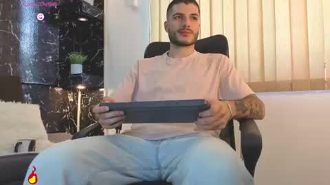 Snapshot of rafael_mendez chatting on June 12, 2026, 8:41 pm R A F A E L online show from June 12, 2026, 8:41 pm