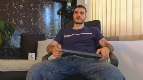 Snapshot of rafael_mendez chatting on July 17, 2026, 8:24 pm R A F A E L online show from July 17, 2026, 8:24 pm