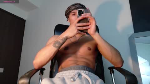 Snapshot of rafaelstone chatting on December 17, 2025, 3:34 am IG online show from December 17, 2025, 3:34 am