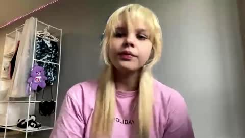 Snapshot of raguellipscombe chatting on April 11, 2026, 10:08 am Eshly online show from April 11, 2026, 10:08 am