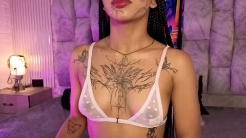 Snapshot of railey_rosse_ chatting on October 17, 2025, 7:27 pm Welcome to my room online show from October 17, 2025, 7:27 pm