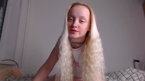 Snapshot of rainy_moon chatting on January 15, 2025, 9:20 pm Lissa online show from January 15, 2025, 9:20 pm