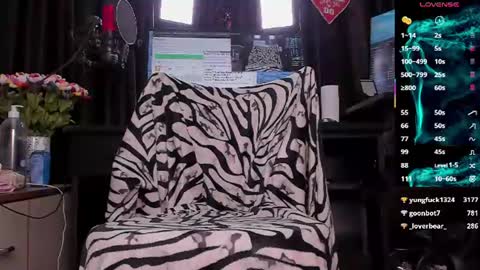 Snapshot of raissa_sky26 chatting on July 20, 2026, 10:39 am Laura online show from July 20, 2026, 10:39 am