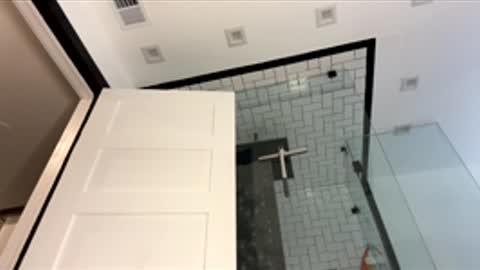    RAMONA Q   online show from November 26, 2025, 11:33 am