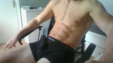 ramonjoosse2001 online show from May 13, 2026, 12:24 pm