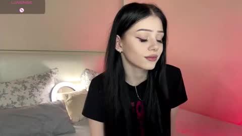 Snapshot of randiburt chatting on November 5, 2025, 4:07 pm Luna online show from November 5, 2025, 4:07 pm