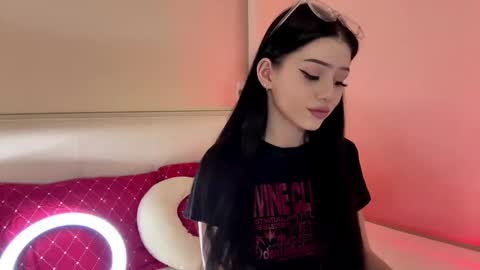 Snapshot of randiburt chatting on December 15, 2025, 4:44 pm Luna online show from December 15, 2025, 4:44 pm