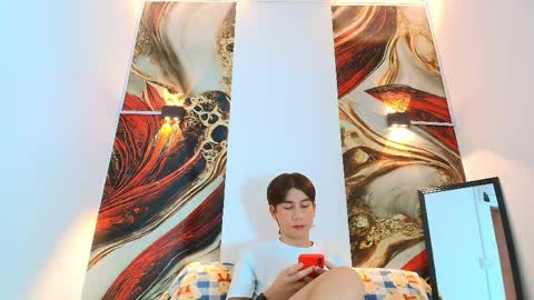 raphael_nyon1 online show from May 7, 2026, 4:18 am