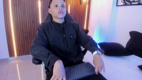 raphael_thomas online show from October 29, 2025, 3:31 am