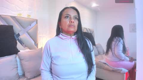 Raquel Moore  online show from September 23, 2025, 11:35 am
