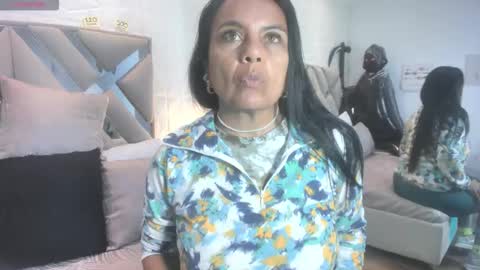 Raquel Moore  online show from November 5, 2025, 11:32 am