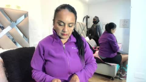 Raquel Moore  online show from November 10, 2025, 11:42 am