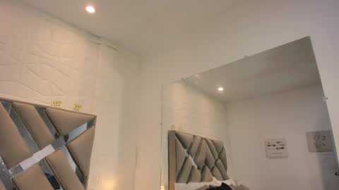 Raquel Moore  online show from November 27, 2025, 1:35 pm