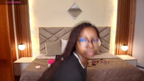 Snapshot of raqueljones_ chatting on May 6, 2026, 11:59 am Raquel online show from May 6, 2026, 11:59 am