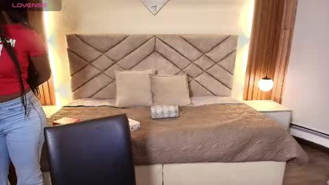 Snapshot of raqueljones_ chatting on May 9, 2026, 12:43 pm Raquel online show from May 9, 2026, 12:43 pm