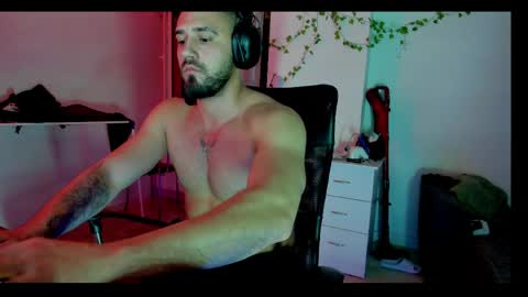 Snapshot of raulmaxel chatting on April 28, 2026, 1:04 am RaulMaxel online show from April 28, 2026, 1:04 am