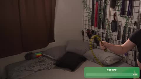 Snapshot of raven_risque chatting on December 8, 2024, 1:35 am Raven online show from December 8, 2024, 1:35 am