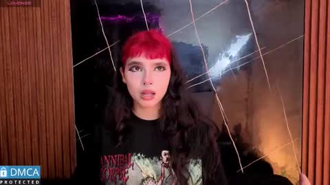 raven_rox_ online show from December 17, 2025, 3:01 am